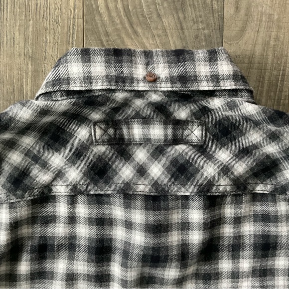 Duluth Trading Free Swingin’ Wicking Flannel Shirt
# 31210
Men’s XL
Black/White - Picture 6 of 8